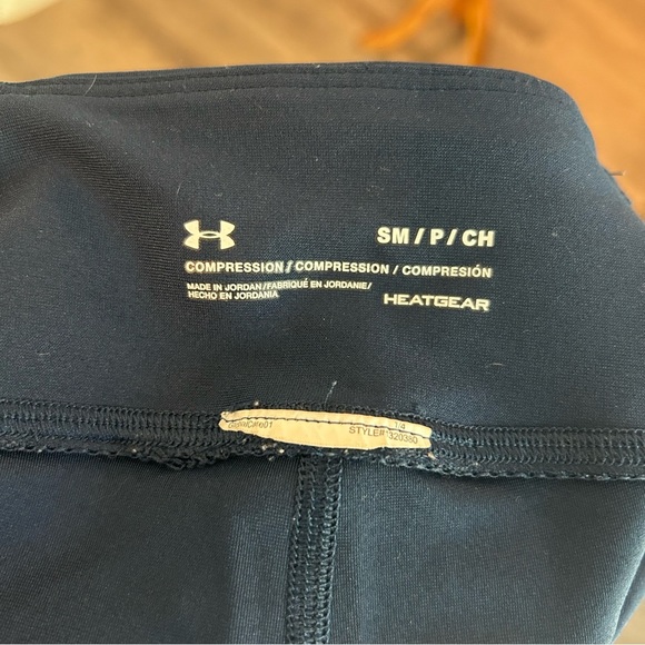 Under Armor Heat Gear Capri Yoga Pants - Picture 6 of 7